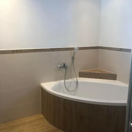 Apartment Haus Steinplatte *