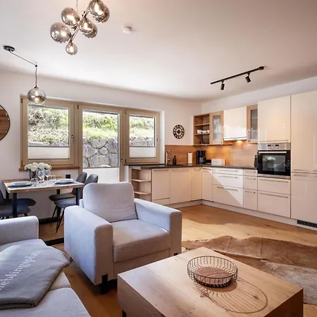 Apartment Haus Steinplatte
