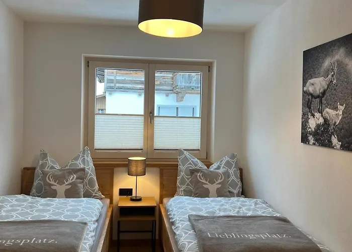 Haus Steinplatte 瓦德林