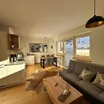 Haus Steinplatte 아파트